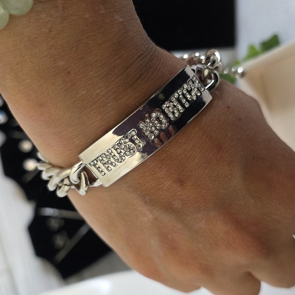 Silver Chunky Cuban Link ID Style Bracelet " Trust No B*tch" - Picture 5 of 7